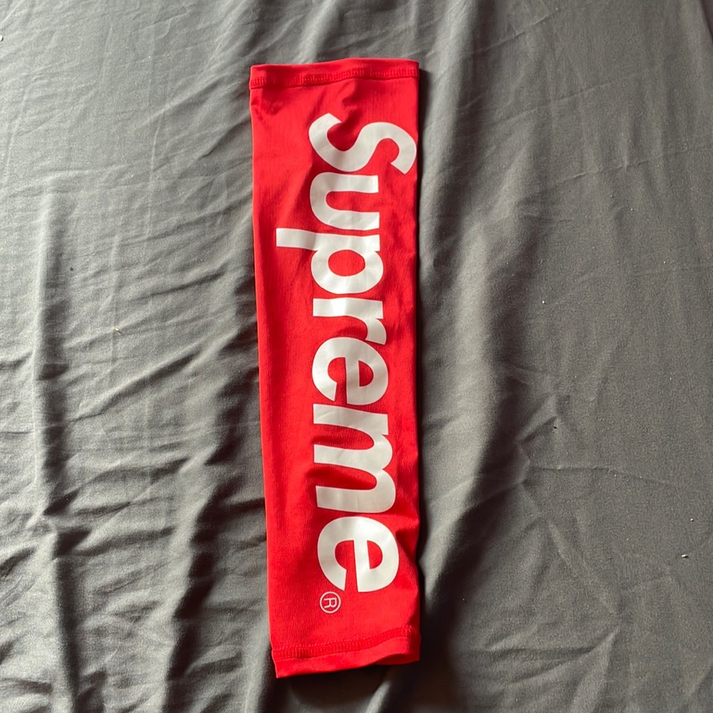 Red supreme arm sleeve